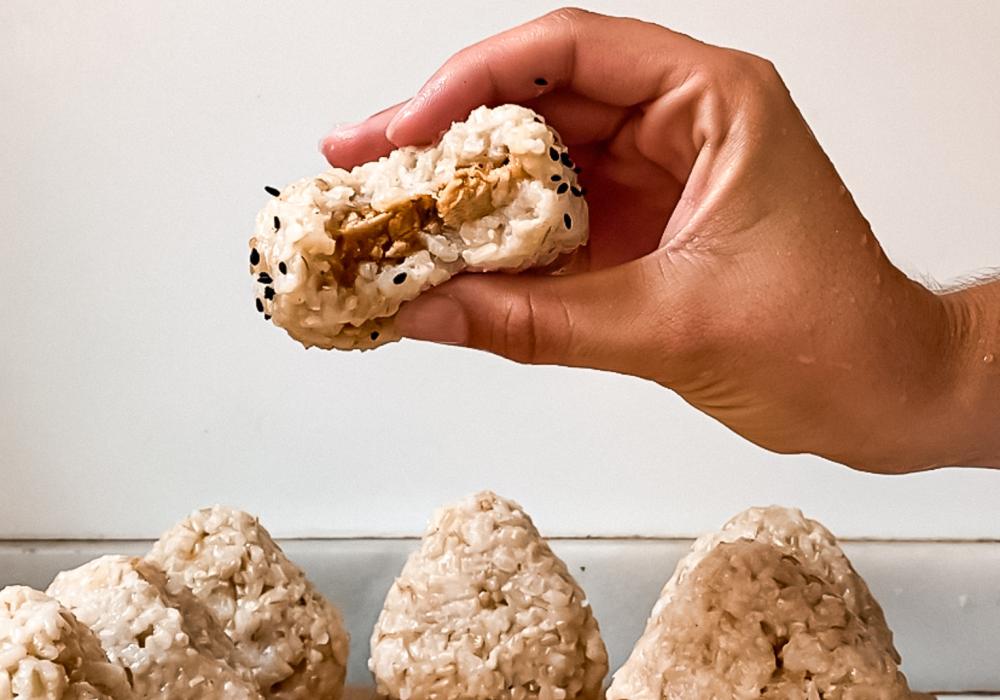 onigiri con anda miso de atún