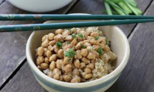 natto fermento de soja japones listo para comer