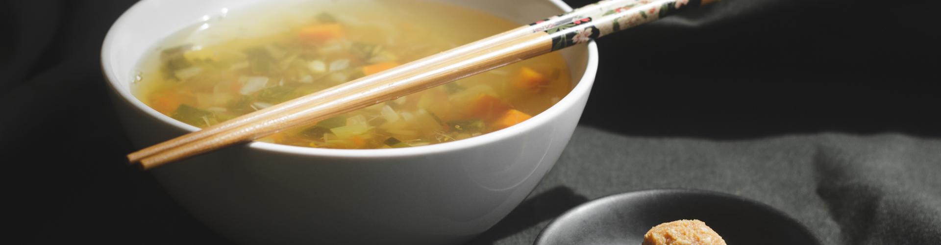 Sopa de verduras con miso
